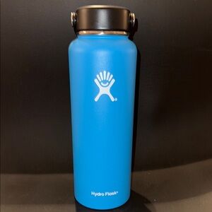 Hydro Flask x Mammoth Blue Bottle with Black Lid